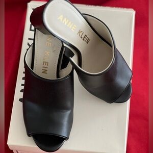 💕💕 Anne Klein Black Mule Open Toe 3”Heel  “NWT” 💕💕